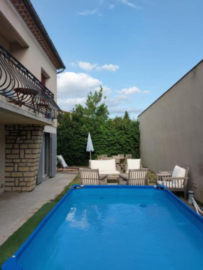 Maison 3 chambres avec jardin et piscine à deux pas d'Avignon